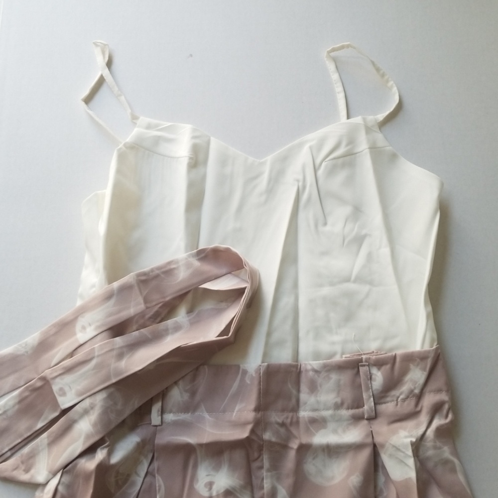 Pink and white flowy romper - Picture 7 of 7